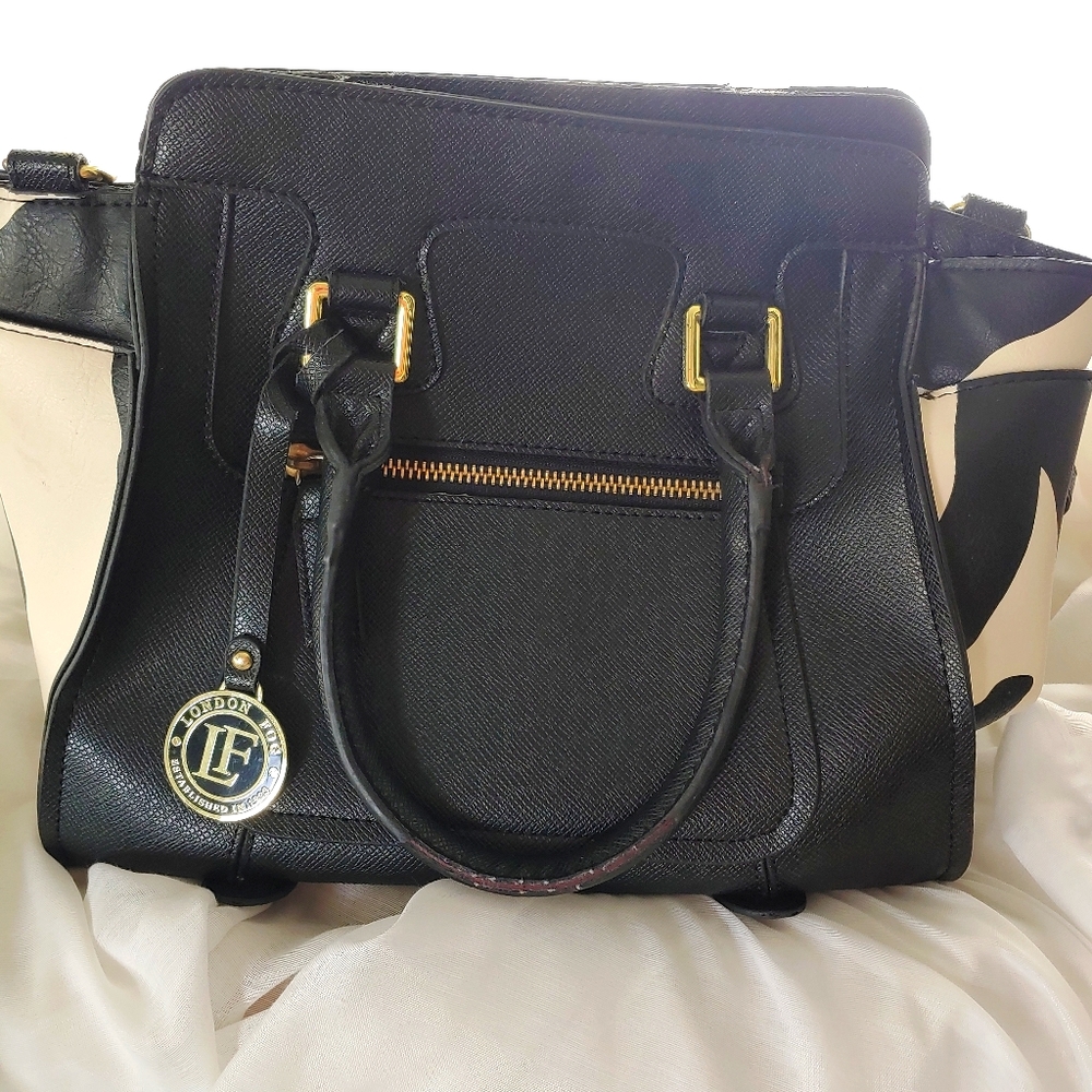๐๐ SEND OFFERS ! ๐๐LONDON FOG PURSE. - Picture 1 of 10